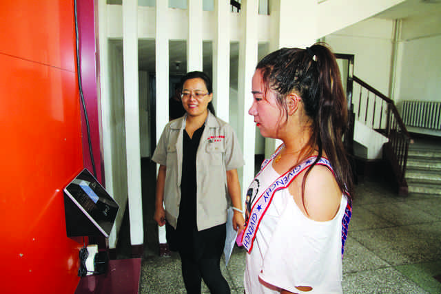 為加強(qiáng)公司機(jī)關(guān)基礎(chǔ)管理，公司機(jī)關(guān)自本月1日起實(shí)行考勤刷臉管理制度